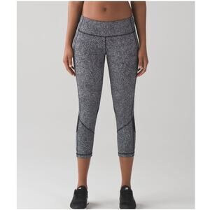 Lululemon women pace rival crop black white legging size 4